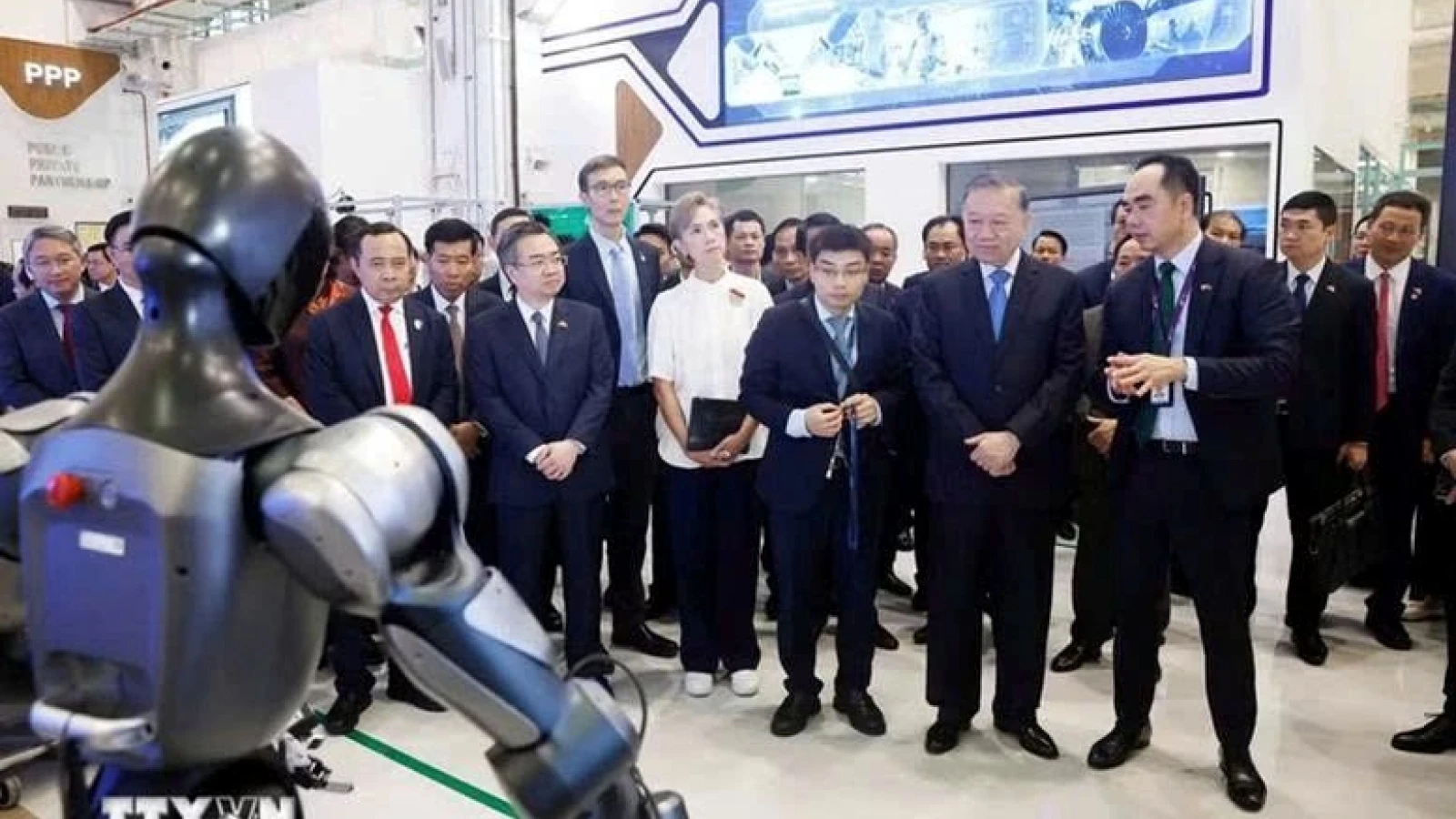 Vietnam explores Singapore’s innovation and smart transport models